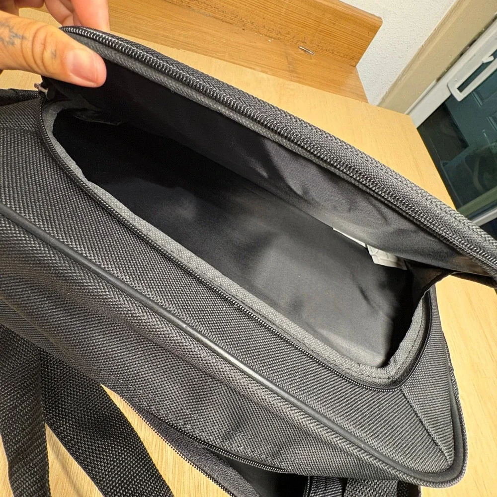 American Tourister Black Messenger Bag Nylon Shoulder Laptop Travel Case Unisex